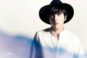 CNBLUE主唱兼吉他手郑容和单人画报写真_11