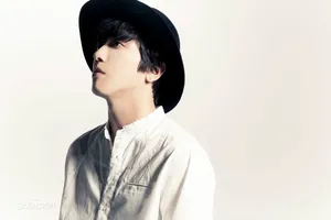 CNBLUE主唱兼吉他手郑容和单人画报写真_14