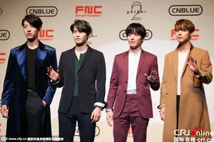 CNBLUE亮相新专辑 郑容和抱吉他弹唱帅气爆表