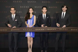金秀贤携Angelababy亮相图片 最萌情侣脸