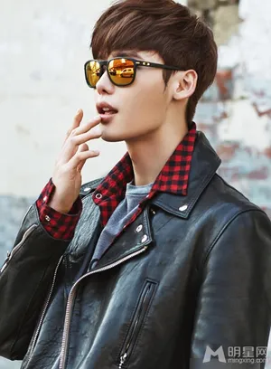 时尚潮人李钟硕图片 李钟硕变身斯文暖男写真时尚图片_6