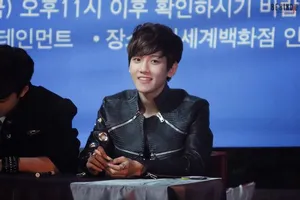 边伯贤仁川Fansign 亮相