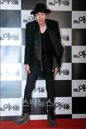 李光洙参加朴艺珍、金秀路参演的电影MR.IDOL的首映图片整理集合_3
