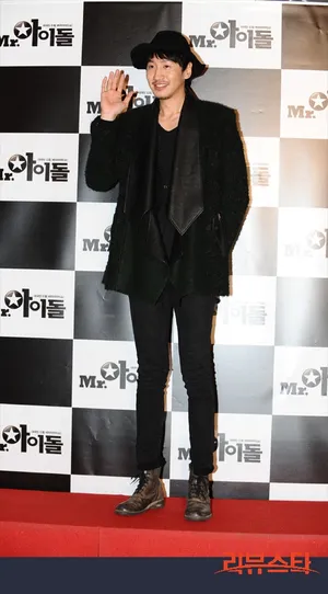 李光洙参加朴艺珍、金秀路参演的电影MR.IDOL的首映图片整理集合_4