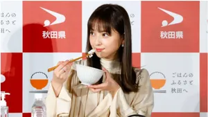 佐佐木希皮肤白皙笑容可爱美照图片_2