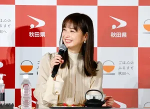 佐佐木希皮肤白皙笑容可爱美照图片_3