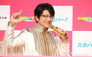 及川光博帅气时尚出席活动照图片