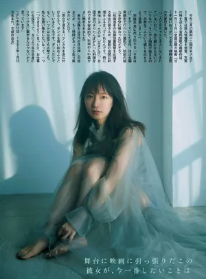 吉冈里帆气质干净五官精致写真图片_2