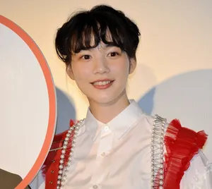 能年玲奈眼神灵动清新可爱活动照图片
