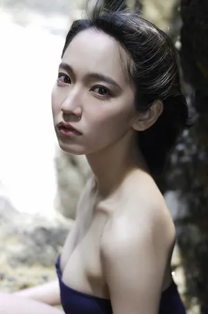 吉冈里帆迷人性感写真图片
