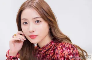石原里美印花长裙最新采访照图片_3