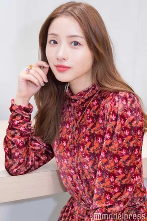 石原里美印花长裙最新采访照图片_5