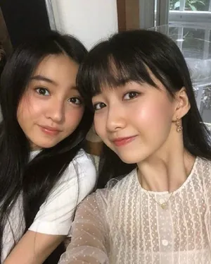 木村光希俩姐妹嘟嘴做鬼脸可爱俏皮自拍图片