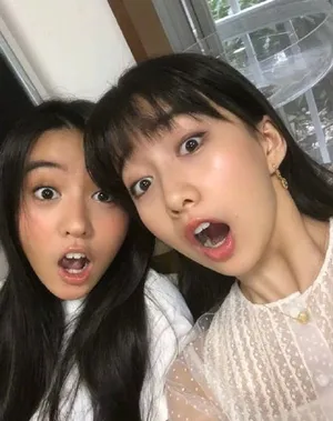 木村光希俩姐妹嘟嘴做鬼脸可爱俏皮自拍图片