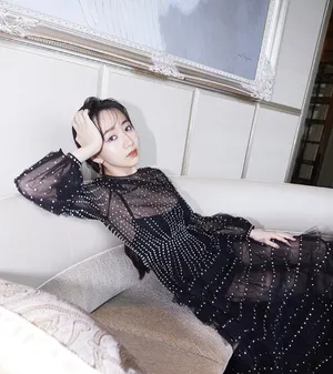 木村心美黑色长纱裙衬托轻熟魅力写真图片