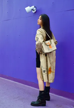 木村光希涂鸦风衣俏皮可爱写真图片第1张