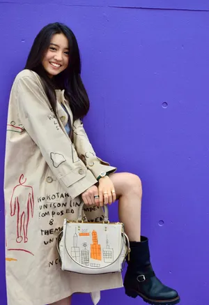 木村光希涂鸦风衣俏皮可爱写真图片_3