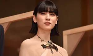 三吉彩花裸色长裙时尚魅力活动照图片_3