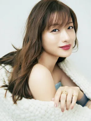 石原里美成熟御姐风画报写真图片_7