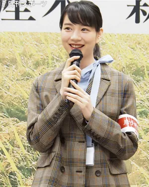 能年玲奈笑容清新可爱活动照图片