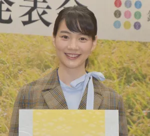 能年玲奈笑容清新可爱活动照图片_3