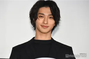 横滨流星中分发型清爽帅气活动照图片