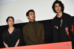 吉冈里帆休闲优雅气质现场照图片