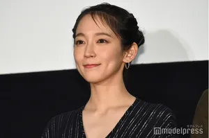吉冈里帆休闲优雅气质现场照图片_2