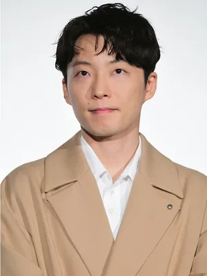 星野源风衣气质帅气活动照图片
