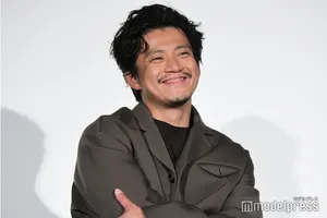 小栗旬胡须造型成熟稳重活动照图片_3