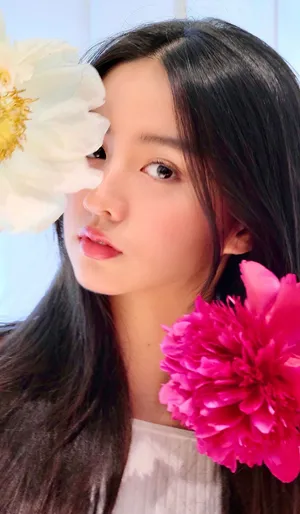 木村光希长发红唇温柔性感图片