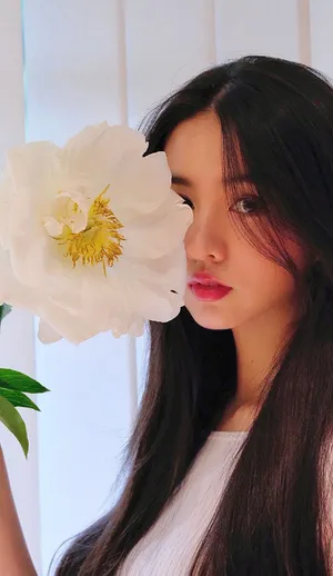木村光希长发红唇温柔性感图片第1张