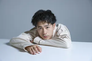 成田凌慵懒痞帅写真图片