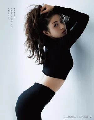 石原里美日杂封面写真图片_3