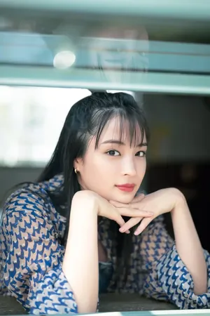广濑铃杂志封面写真图片