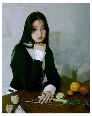 新人女团IZ*ONE时尚性感写真第1张