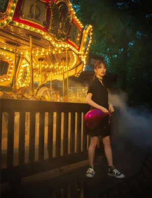 堀未央奈游乐园甜美写真_3