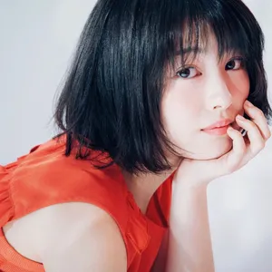 滨边美波ins裙装写真图片