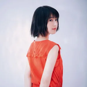 滨边美波ins裙装写真图片第1张