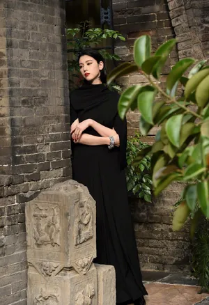 三吉彩花平遥电影节酷美写真图片