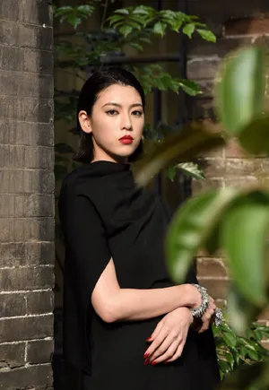 三吉彩花平遥电影节酷美写真图片_3