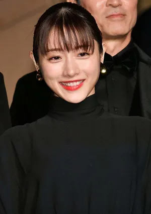 石原里美东京电影节红毯图片第1张
