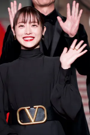 石原里美东京电影节红毯图片_2