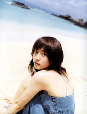 长泽雅美海边清纯养眼写真图片