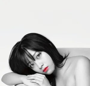 桥本环奈黑白性感写真图片_6