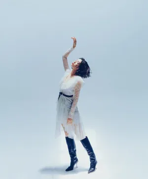 三吉彩花酷美时尚写真图片_7