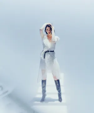 三吉彩花酷美时尚写真图片_8