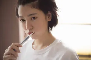 三吉彩花慵懒居家写真图片_5