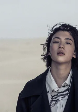 三吉彩花短发酷美沙漠写真图片_8
