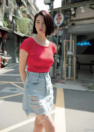 三吉彩花海边性感写真图片_3